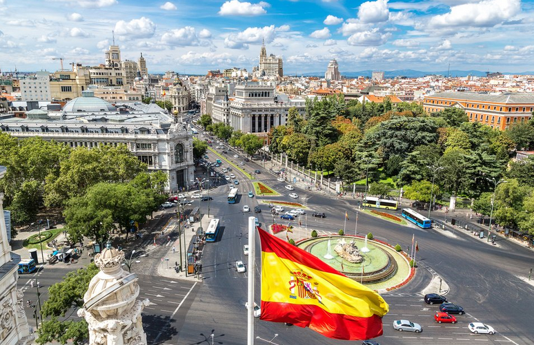 Is 100 euros a day enough in Spain?